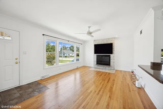 $3,300 | 8152 Mayfield Avenue, Burbank, IL 60459