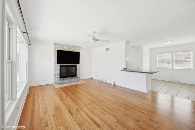 $3,300 | 8152 Mayfield Avenue, Burbank, IL 60459