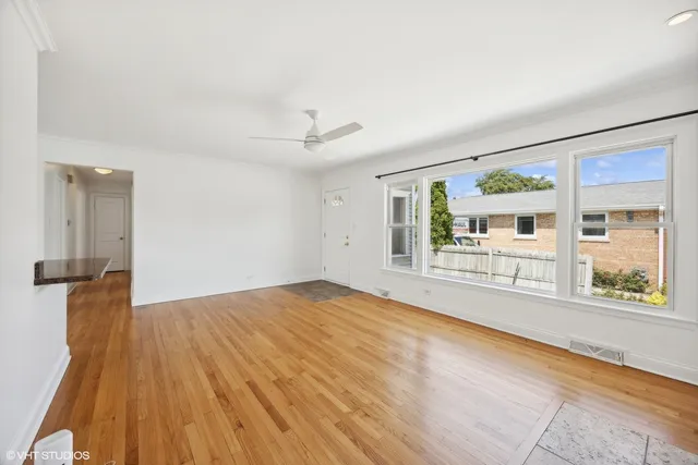 $3,300 | 8152 Mayfield Avenue, Burbank, IL 60459