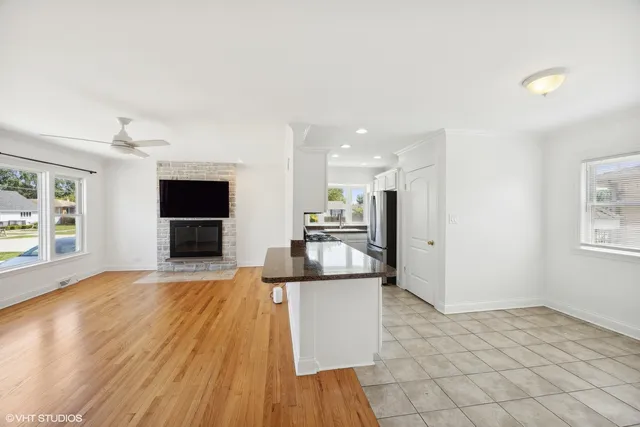 $3,300 | 8152 Mayfield Avenue, Burbank, IL 60459