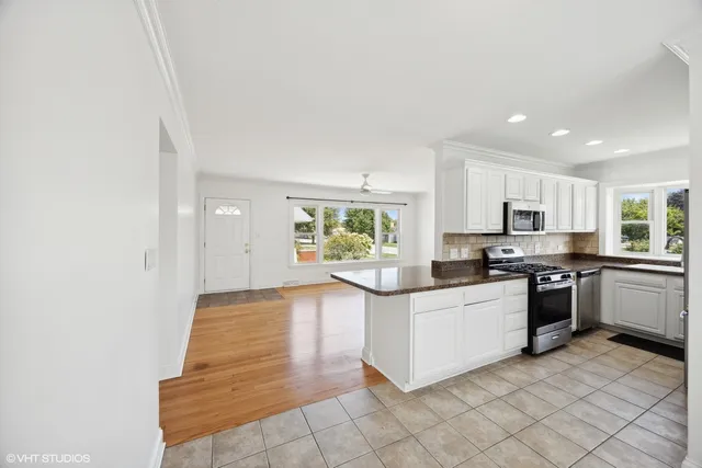 $3,300 | 8152 Mayfield Avenue, Burbank, IL 60459