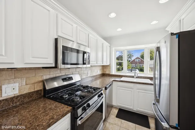 $3,300 | 8152 Mayfield Avenue, Burbank, IL 60459