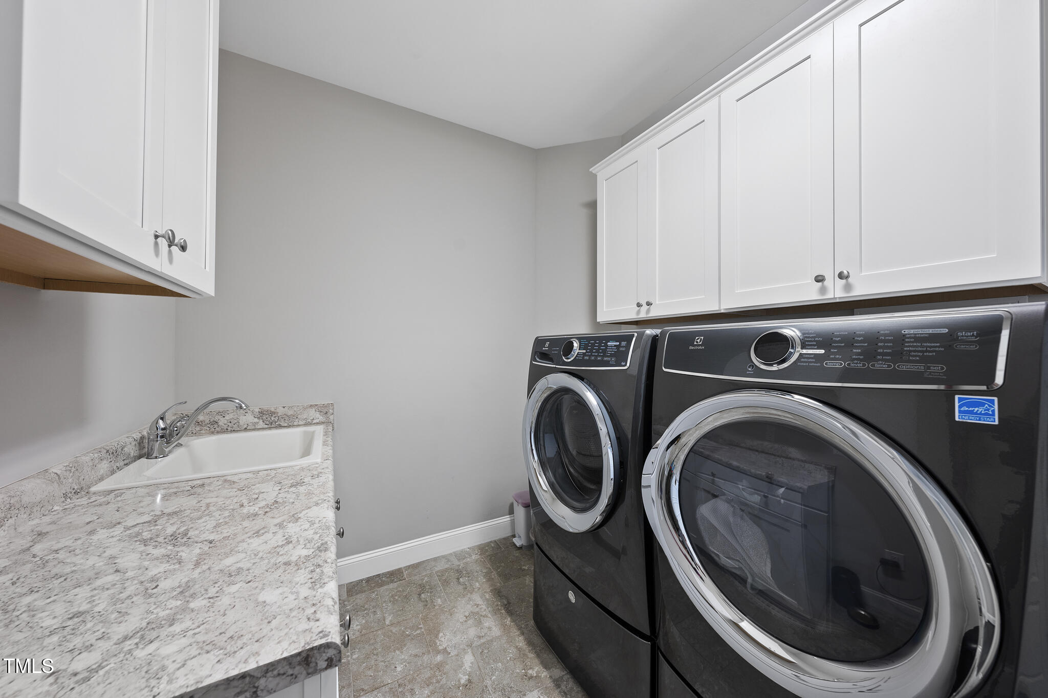 2609 Brookstone Ridge Loop Raleigh, NC 27613 - Photo 37 of 65 Laundry
