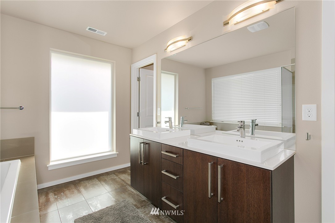 3824 Northeast 23rd Place Renton, WA 98056 - Photo 15 of 22