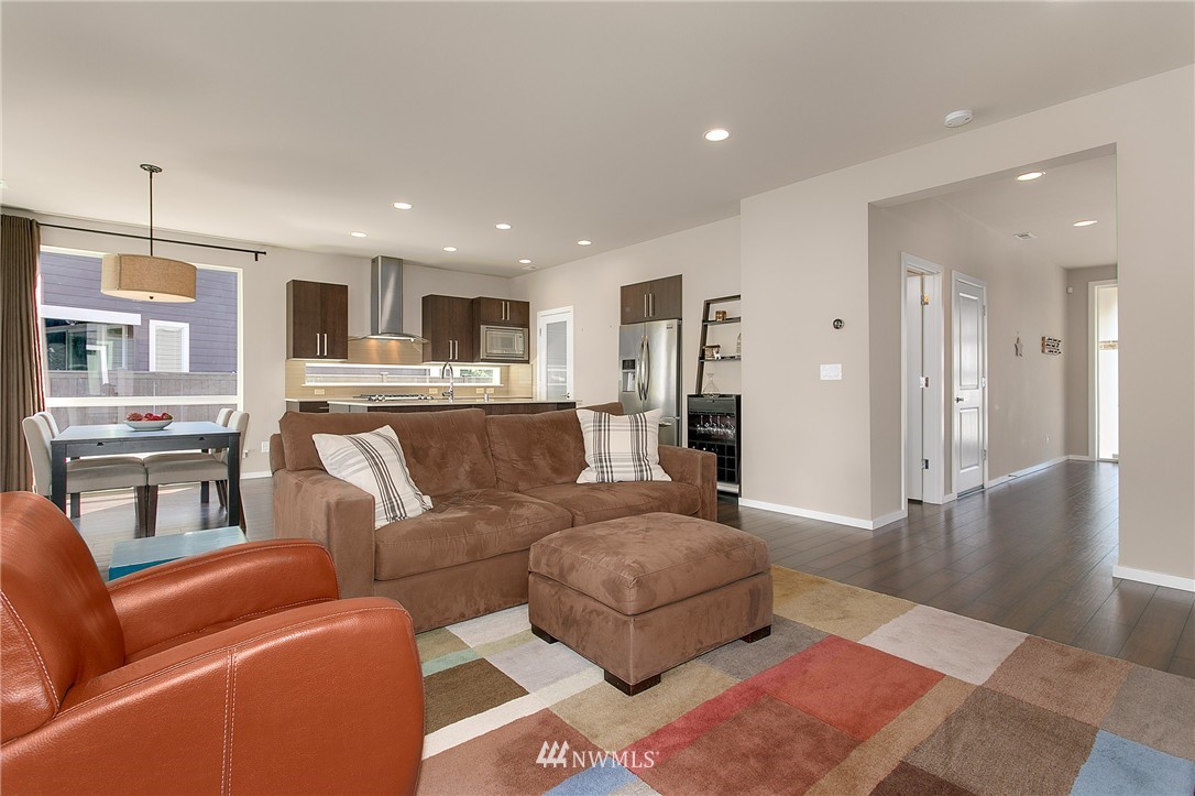 3824 Northeast 23rd Place Renton, WA 98056 - Photo 4 of 22
