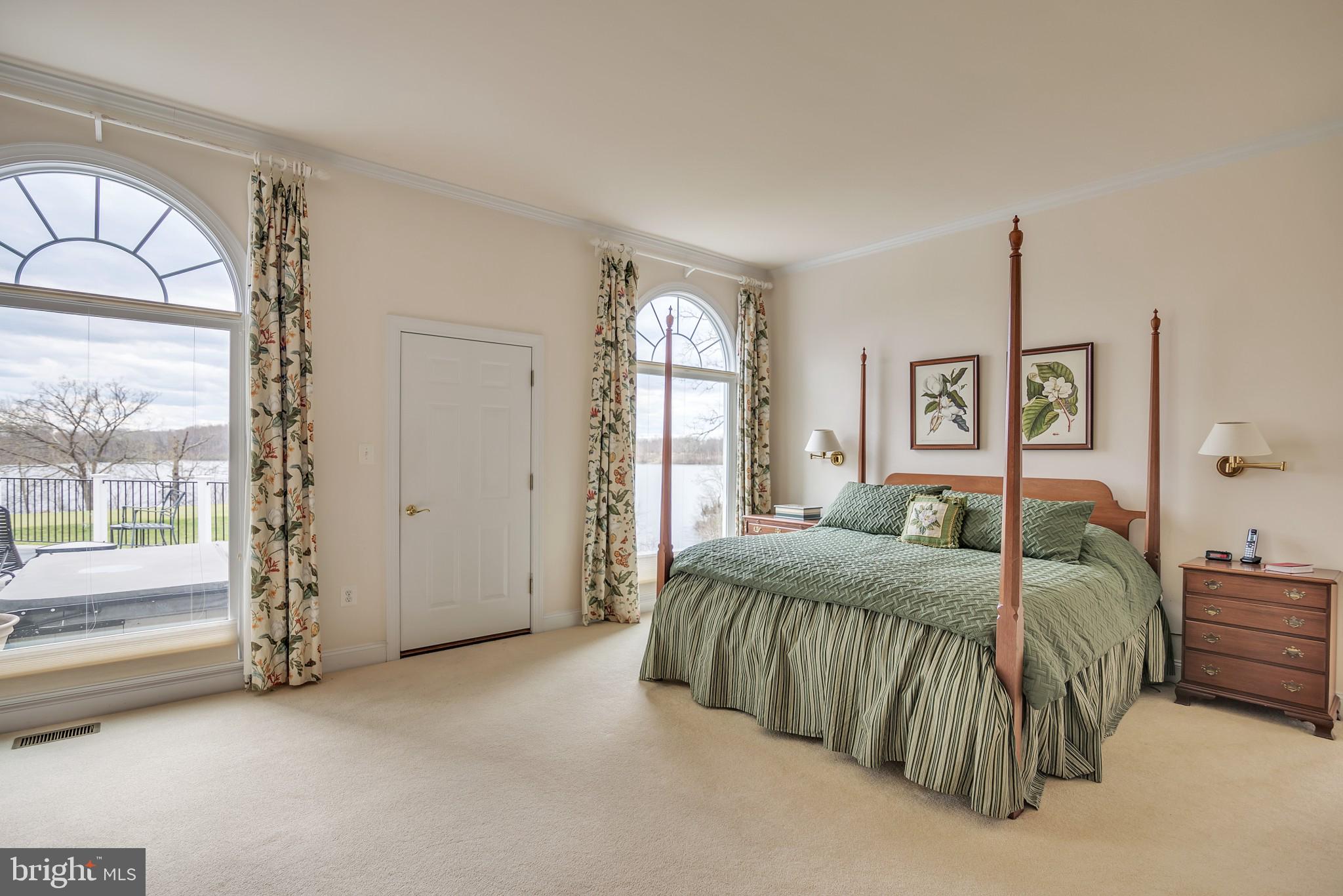 8514 Link Hills Loop Gainesville, VA 20155 - Photo 22 of 65 Main Level Owner's Suite