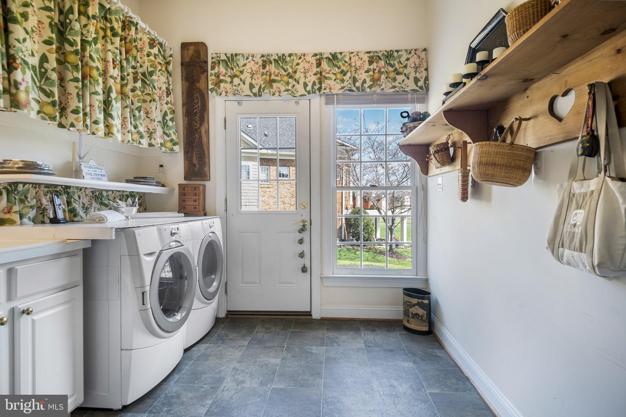 8514 Link Hills Loop Gainesville, VA 20155 - Photo 52 of 65 Main Level Mud Room w/ Side Door