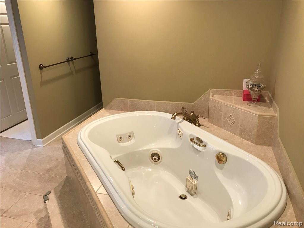 875 Hampton Circle Rochester Hills, MI 48307 - Photo 36 of 47