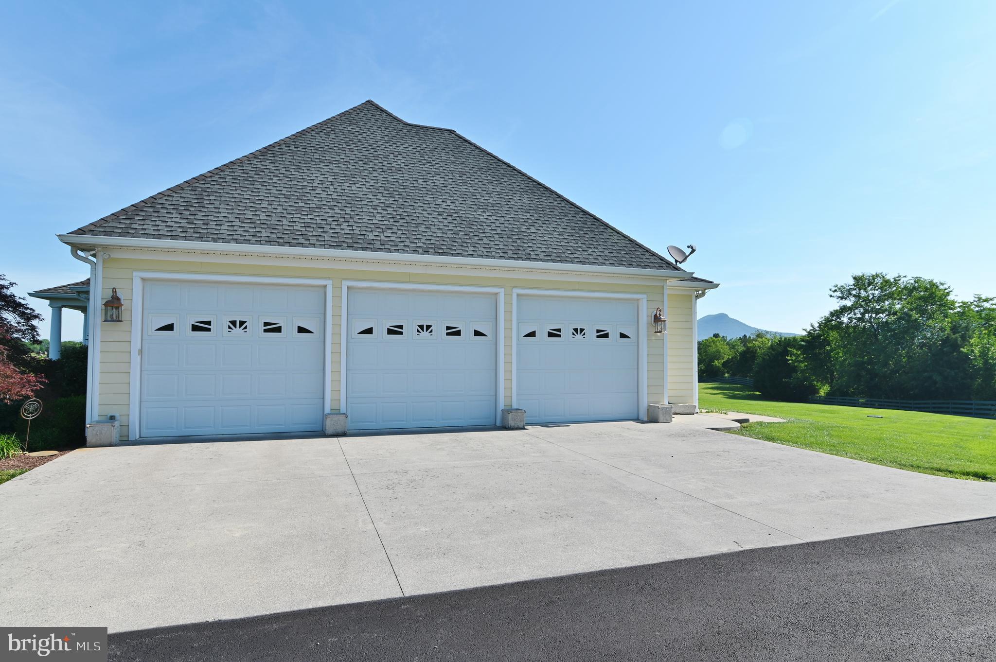 612 Cardinal Road New Market, VA 22844 - Photo 12 of 103 3 car garage