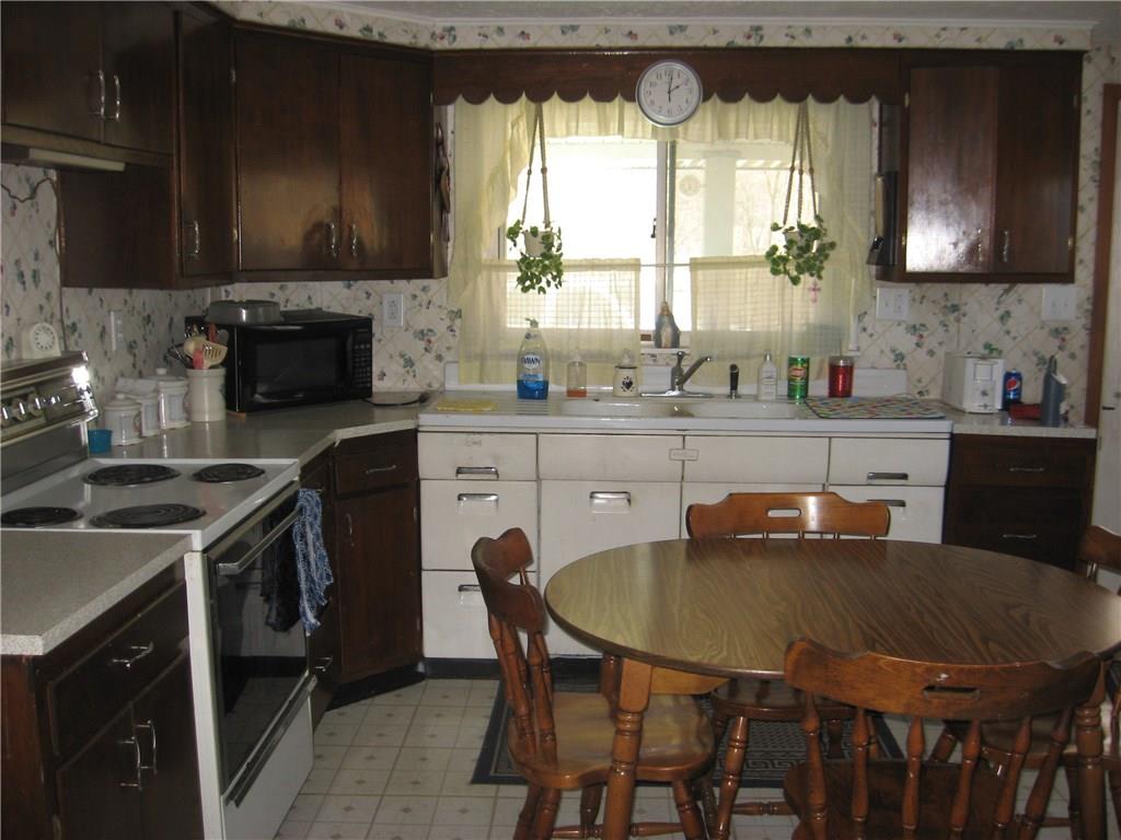 NICE SIZE KITCHEN FOR THE FAMILY TO GATHER