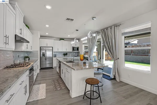 $908,888 | 1710 Flora Way, Tracy, CA 95376