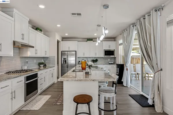$908,888 | 1710 Flora Way, Tracy, CA 95376