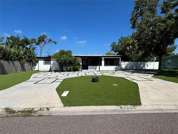 $2,850 | 3983 Marlin Drive Southeast, St. Petersburg, FL 33705