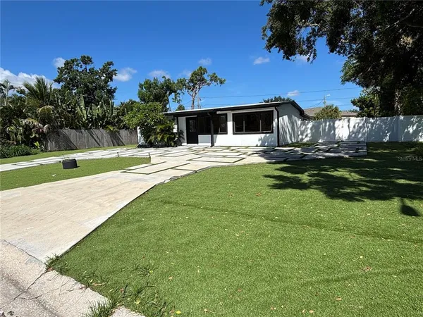 $2,850 | 3983 Marlin Drive Southeast, St. Petersburg, FL 33705