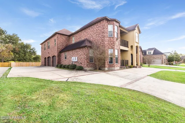 $699,000 | 105 Gated Trinity Court, Lafayette, LA 70506