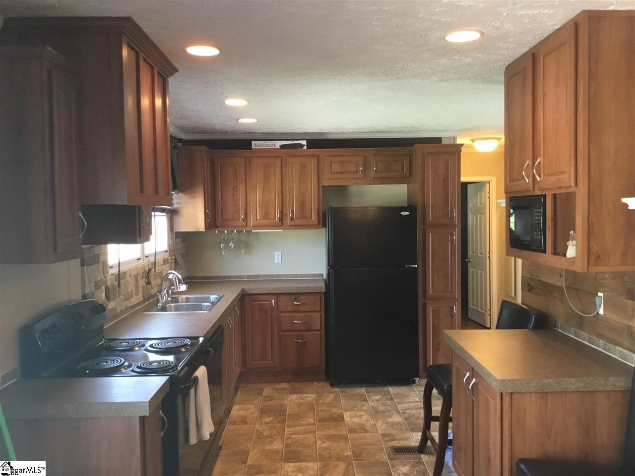 4493 Jordan Road Greer, SC 29651 - Photo 6 of 32