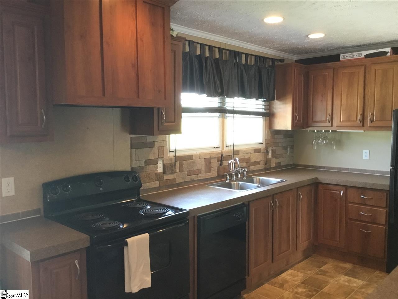 4493 Jordan Road Greer, SC 29651 - Photo 7 of 32