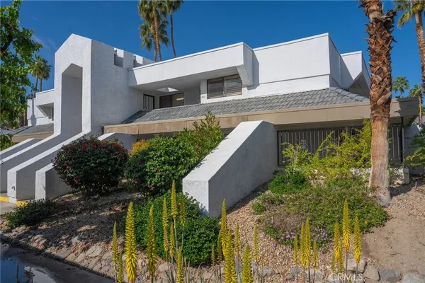 $435,000 | 5301 East Waverly Drive, Unit 211, Palm Springs, CA 92264