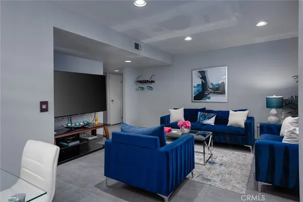 $435,000 | 5301 East Waverly Drive, Unit 211, Palm Springs, CA 92264