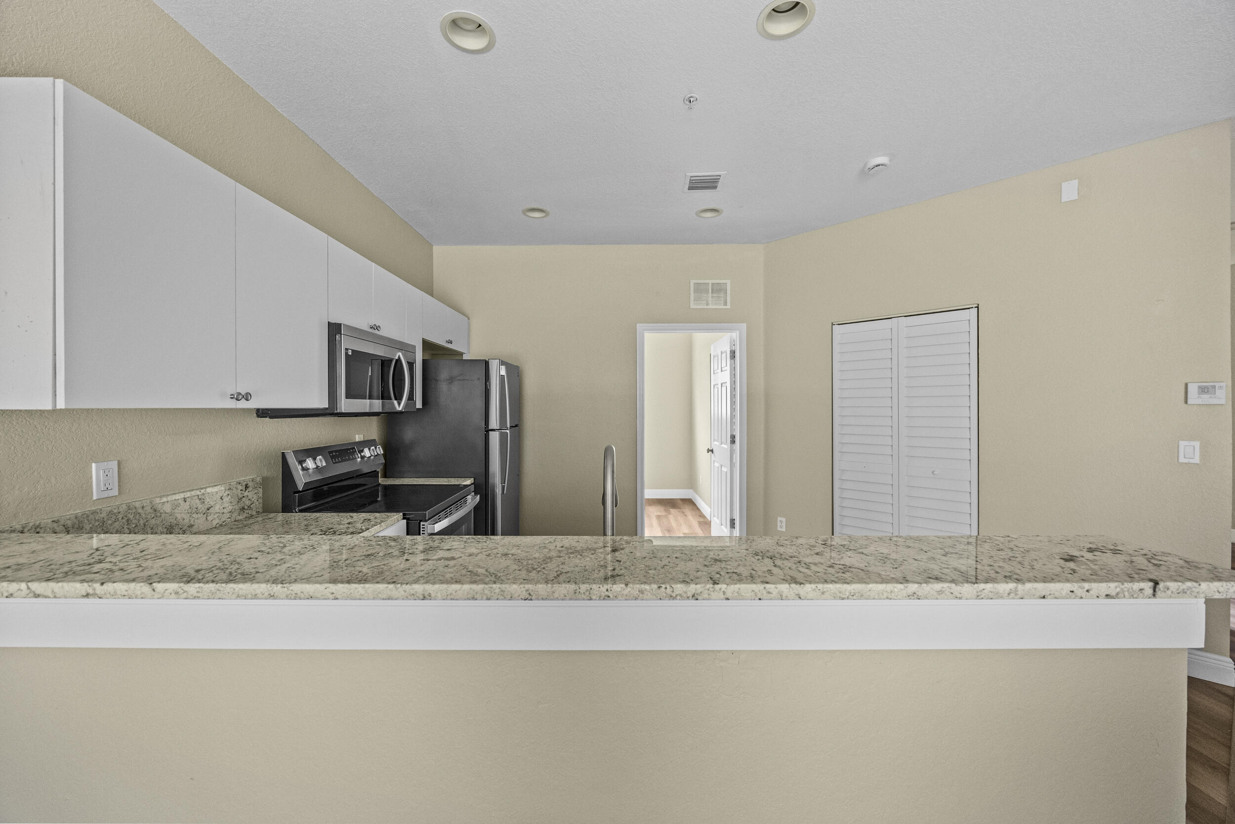 1982 Freeport Drive Riviera Beach, FL 33404 - Photo 15 of 29 453a2959