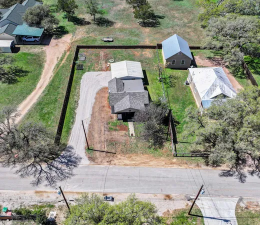 $2,000 | 103 North Ave Q, Johnson City, TX 78636