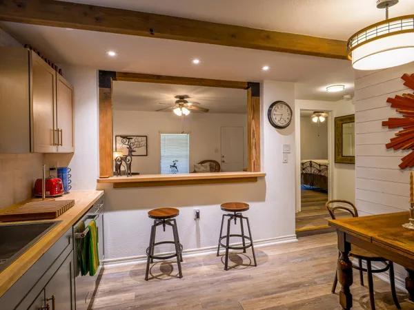 $2,000 | 103 North Ave Q, Johnson City, TX 78636