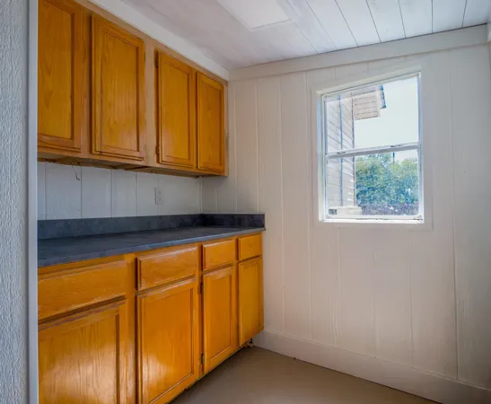 $2,000 | 103 North Ave Q, Johnson City, TX 78636