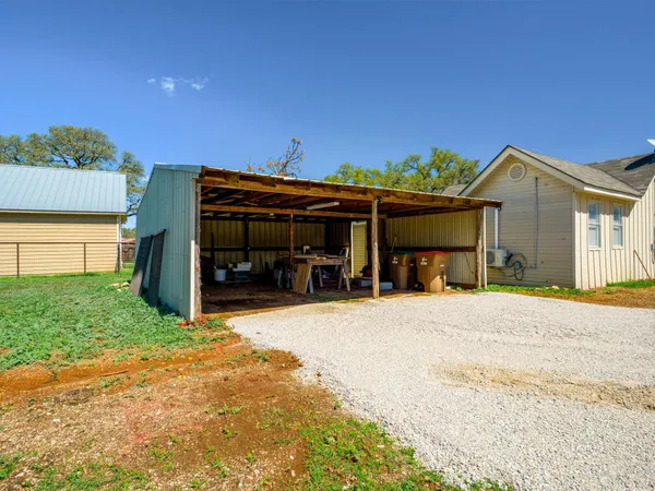 $2,000 | 103 North Ave Q, Johnson City, TX 78636