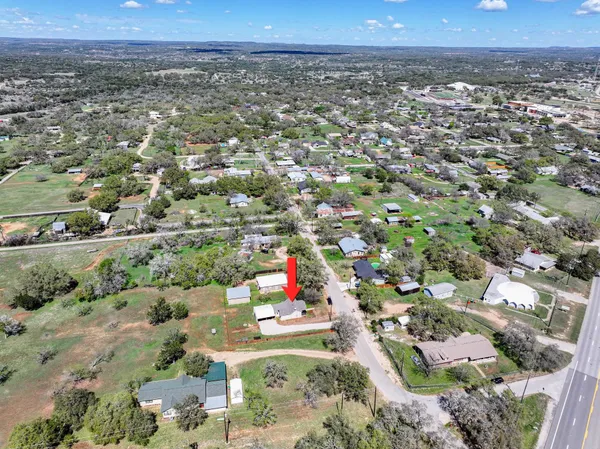 $2,000 | 103 North Ave Q, Johnson City, TX 78636