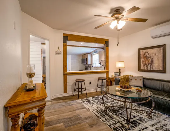 $2,000 | 103 North Ave Q, Johnson City, TX 78636