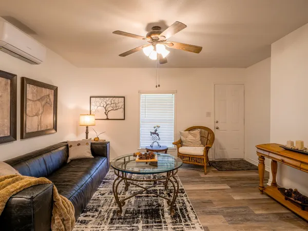 $2,000 | 103 North Ave Q, Johnson City, TX 78636