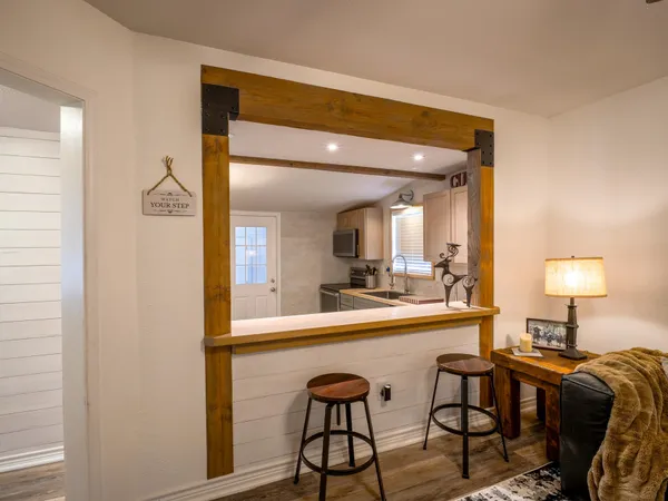 $2,000 | 103 North Ave Q, Johnson City, TX 78636