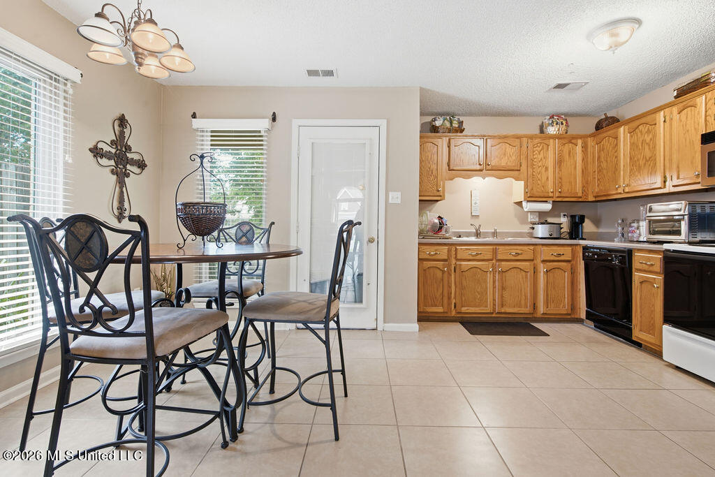 10739 Ridgefield Drive Olive Branch, MS 38654 - Photo 7 of 24 DSC09442