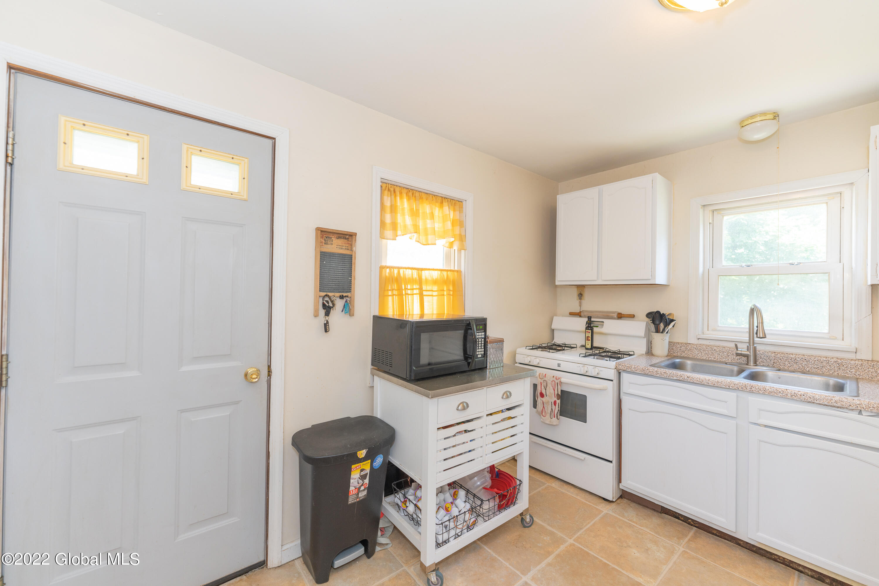 1131 Fort Hunter Road Rotterdam, NY 12303 - Photo 11 of 32 3 Kitchen 1