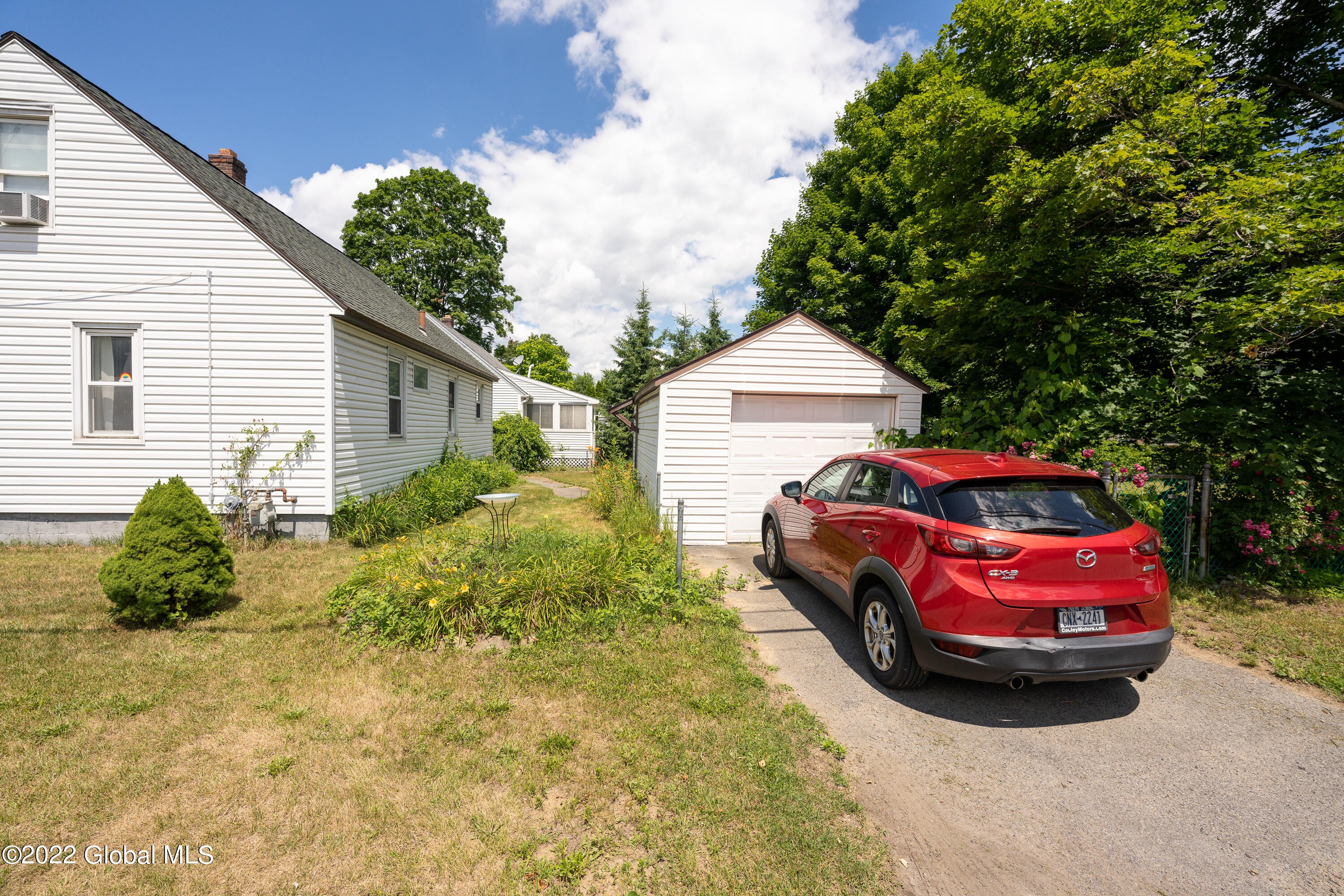 1131 Fort Hunter Road Rotterdam, NY 12303 - Photo 31 of 32 Yard 2