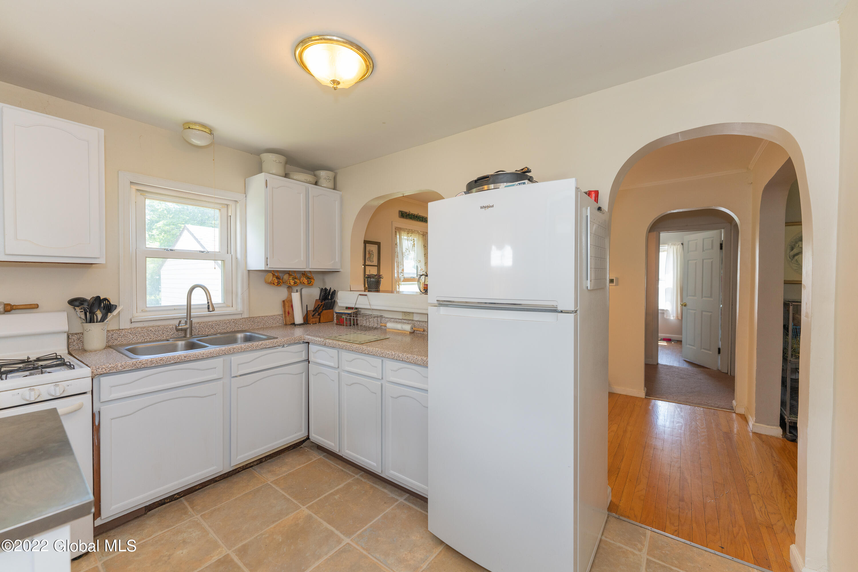 1131 Fort Hunter Road Rotterdam, NY 12303 - Photo 9 of 32 3 Kitchen 2