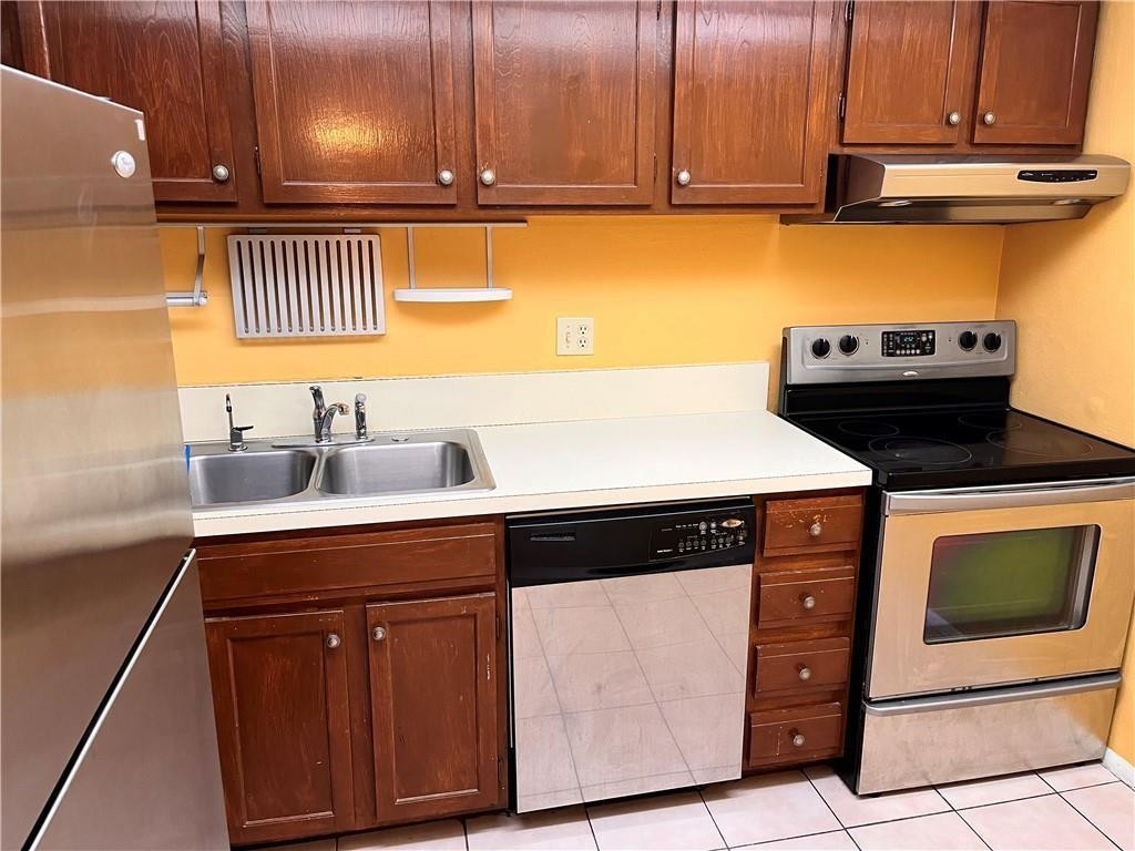 3690 Inverrary Drive, Unit 2C Lauderhill, FL 33319 - Photo 5 of 19 Kitchen