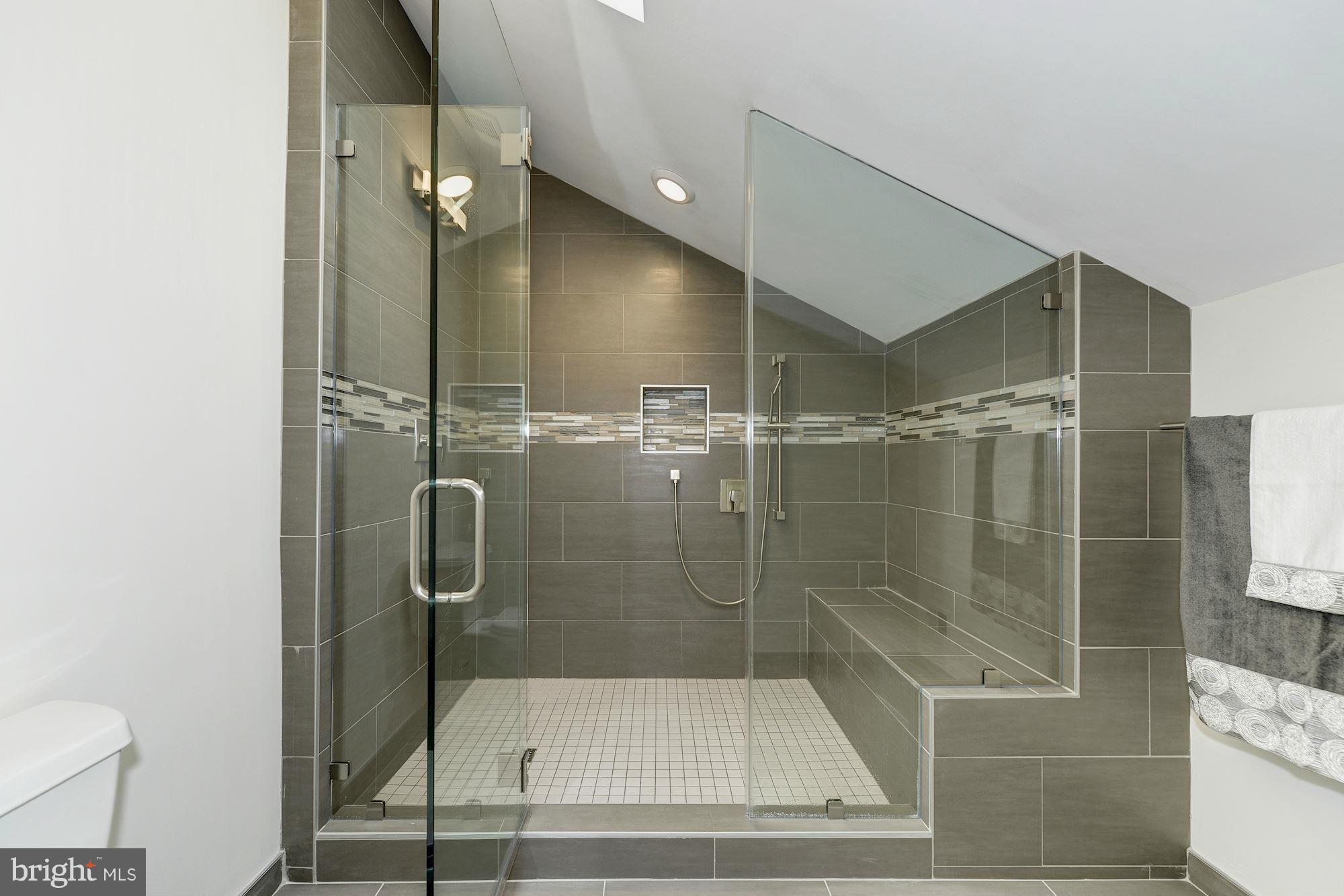 2018 Upper Lake Drive Reston, VA 20191 - Photo 20 of 30 Bath (Master)
