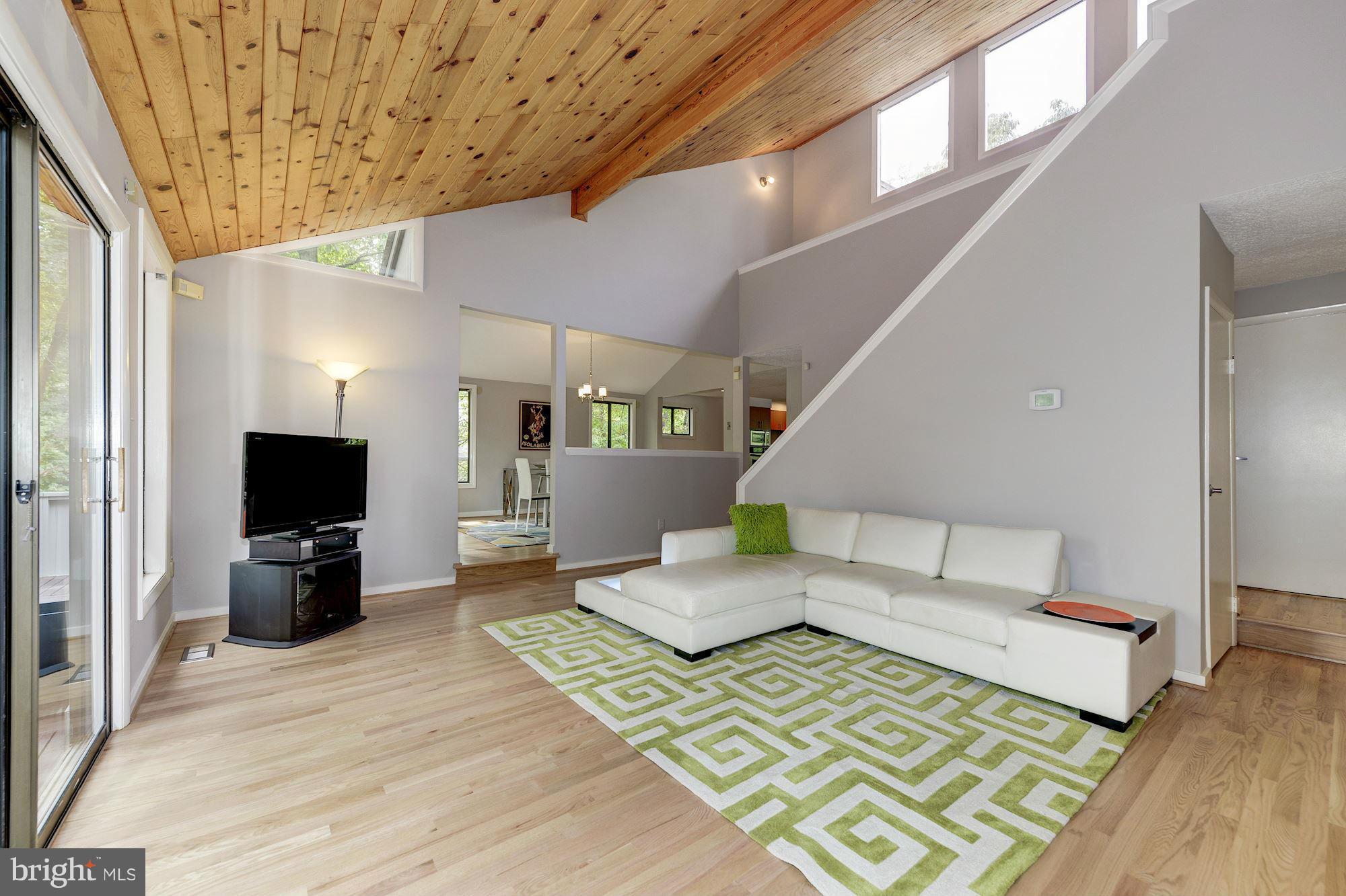 2018 Upper Lake Drive Reston, VA 20191 - Photo 3 of 30 Living Room