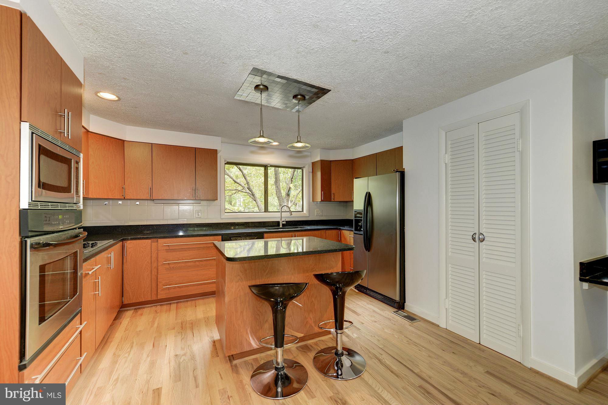 2018 Upper Lake Drive Reston, VA 20191 - Photo 10 of 30 Kitchen