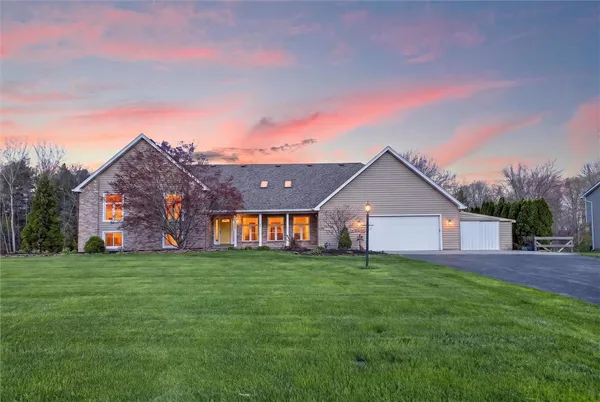 $499,900 | 7 Winding Country Lane, Parma, NY 14559