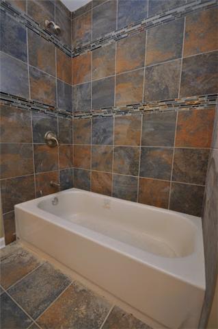 1728 Murfreesboro Road Lebanon, TN 37090 - Photo 10 of 20 a white bath tub sitting next to a white sink
