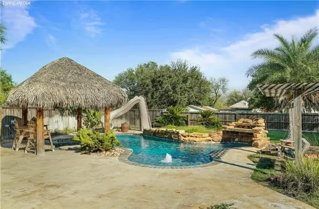 $235,000 | 609 East Crockett Street, Falfurrias, TX 78355