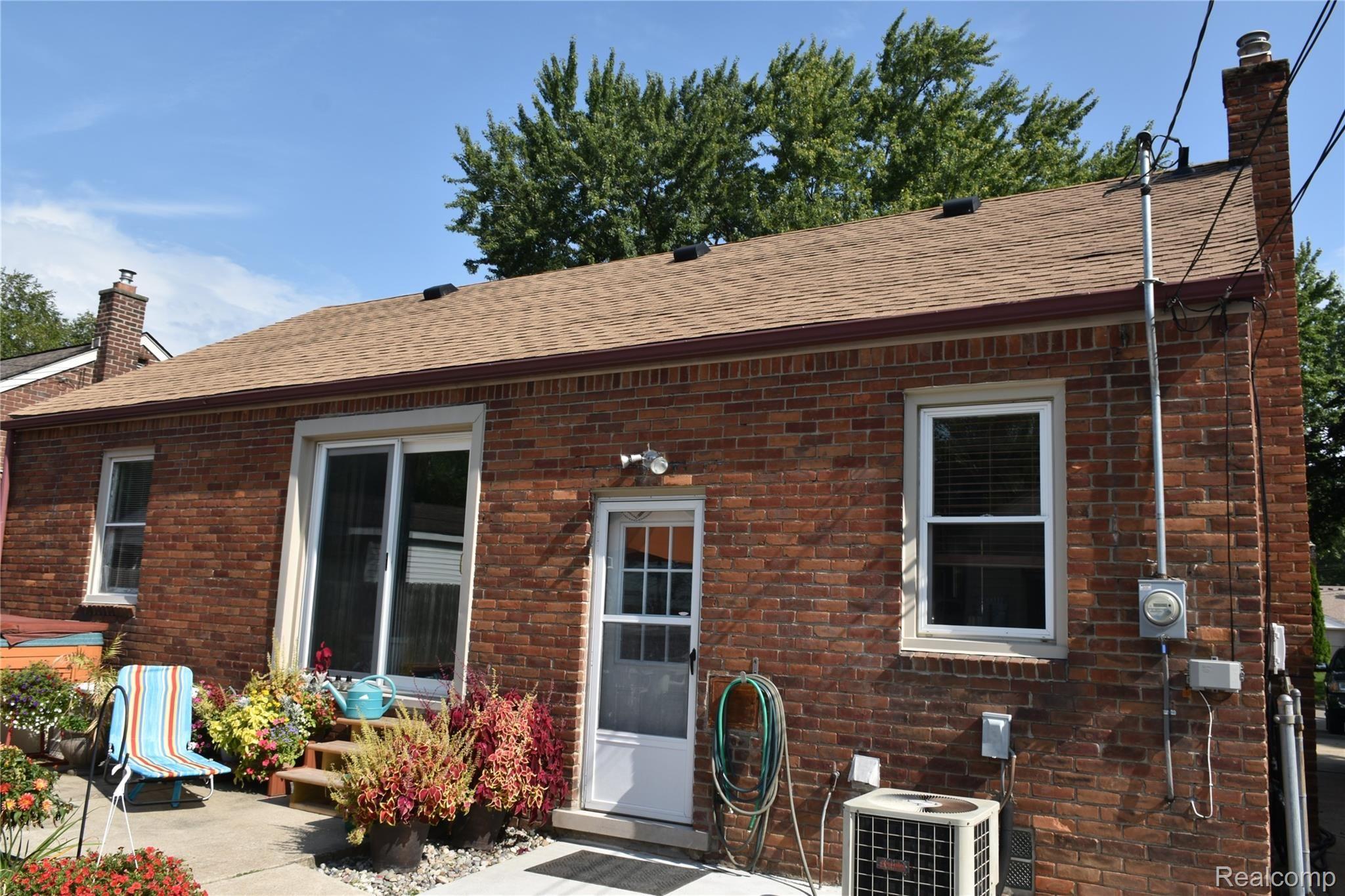 15541 Champaign Road Allen Park, MI 48101 - Photo 25 of 30 DSC_0075.JPG