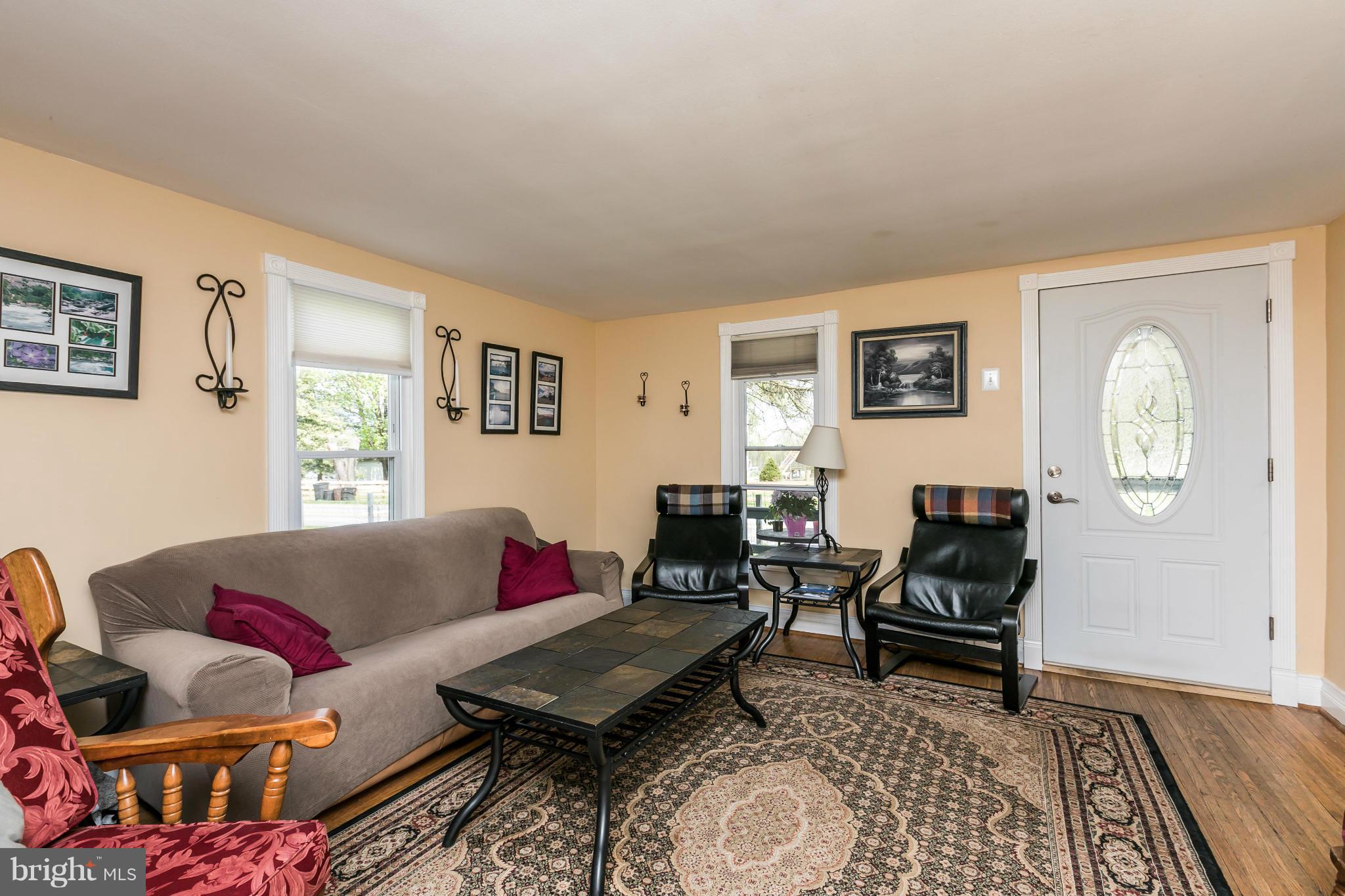 14822 Old Hanover Road Upperco, MD 21155 - Photo 5 of 30 Living Room