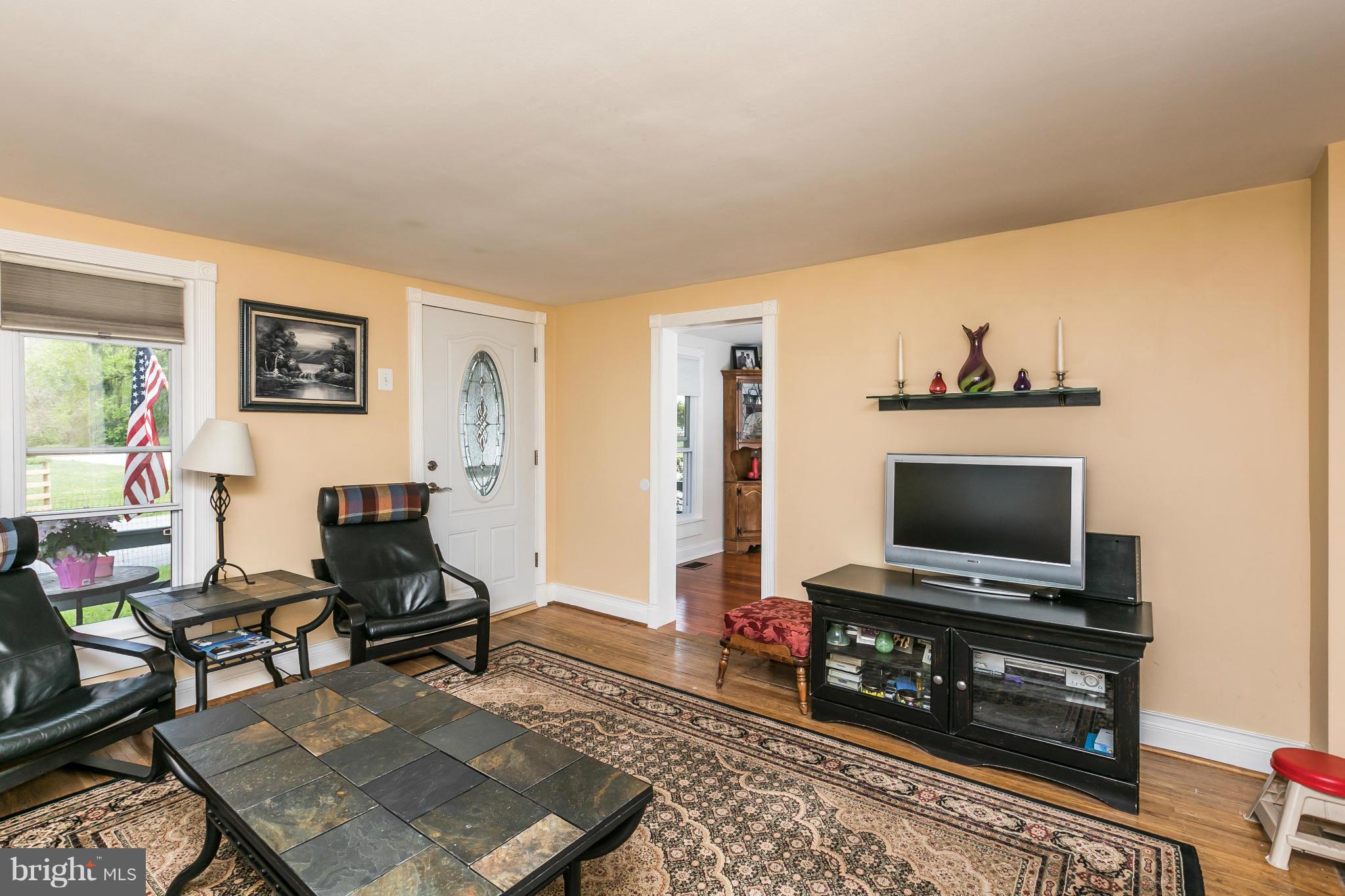 14822 Old Hanover Road Upperco, MD 21155 - Photo 6 of 30 Living Room