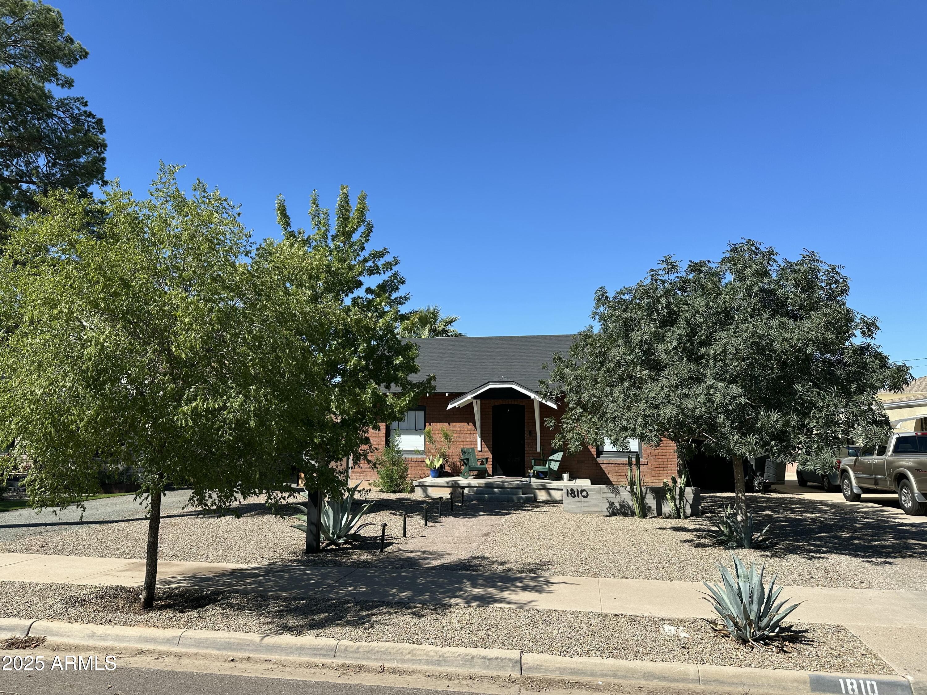 1810 North Mitchell Street Phoenix, AZ 85006 - Photo 2 of 5 a view of a outdoor space
