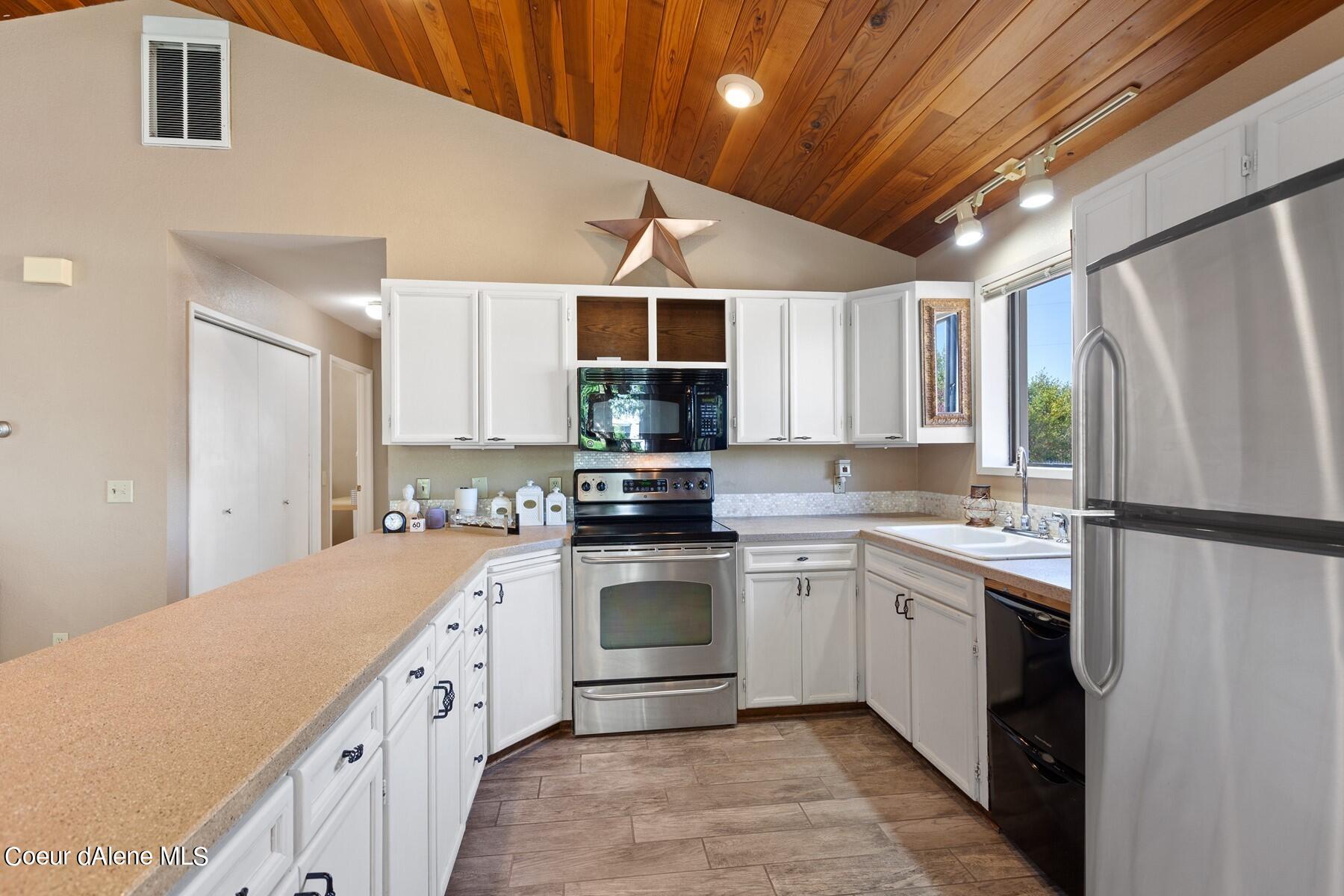 2938 East Murphy Road Coeur D'Alene, ID 83814 - Photo 19 of 51 Functional Full Kitchen Guest