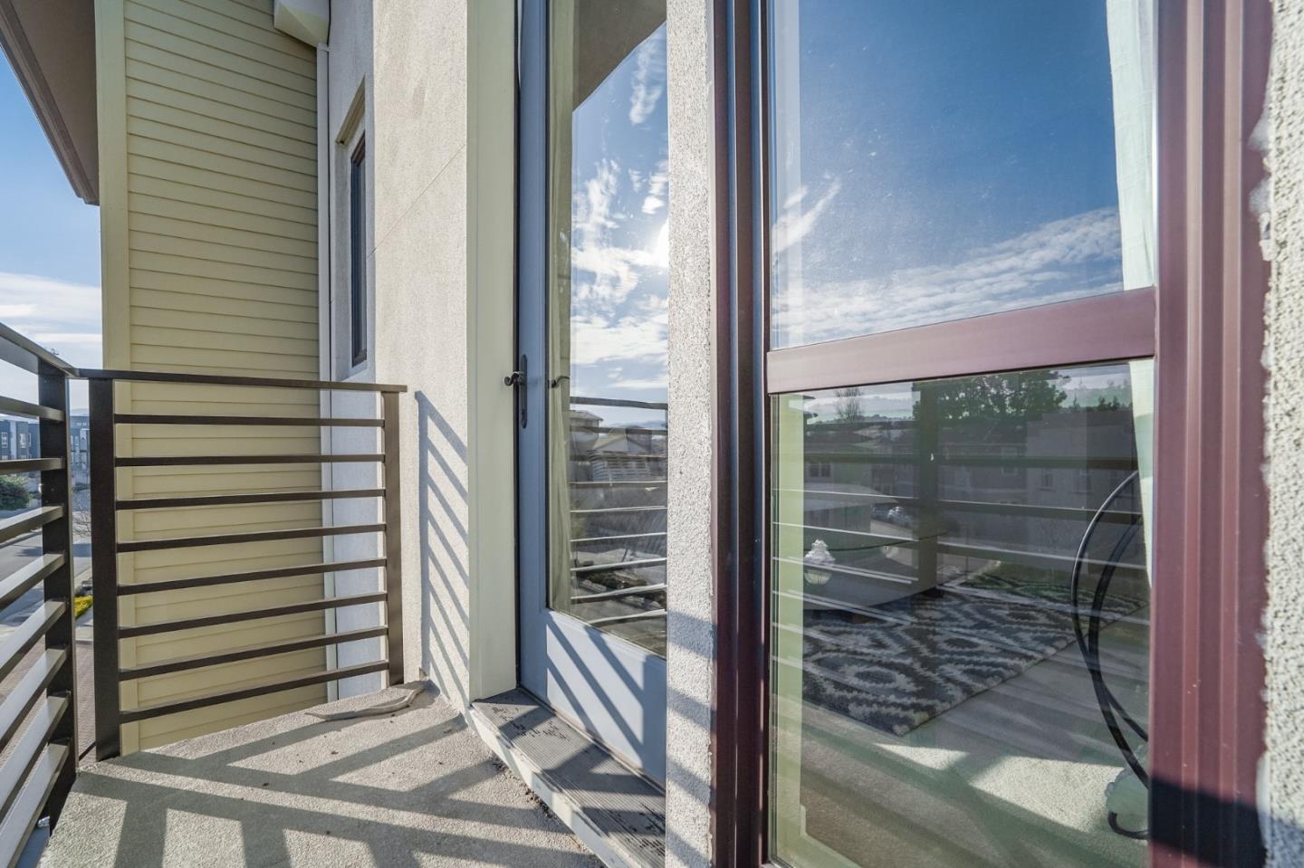 415 Franklin Parkway San Mateo, CA 94403 - Photo 16 of 31 a view of a balcony with a potted plant