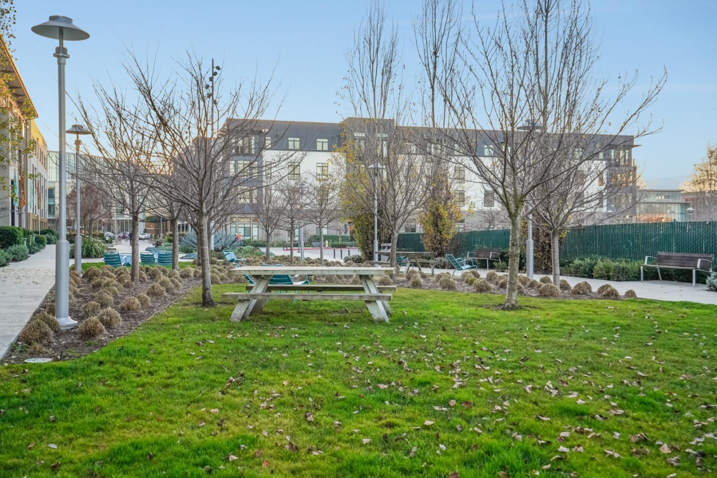 415 Franklin Parkway San Mateo, CA 94403 - Photo 25 of 31 a backyard of a house with table and chairs